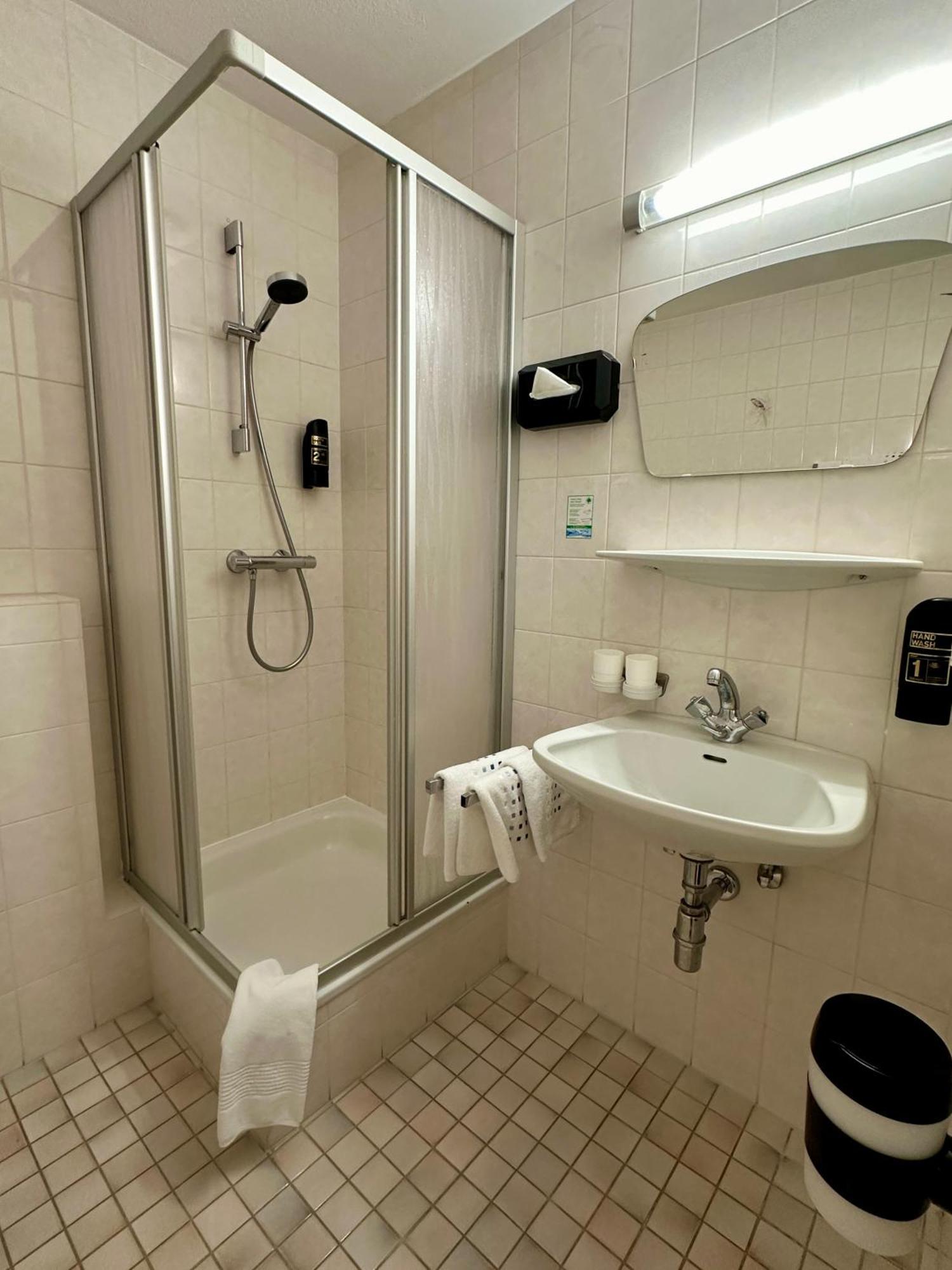 Hotel Zirbenhof Sankt Leonhard im Pitztal Room photo