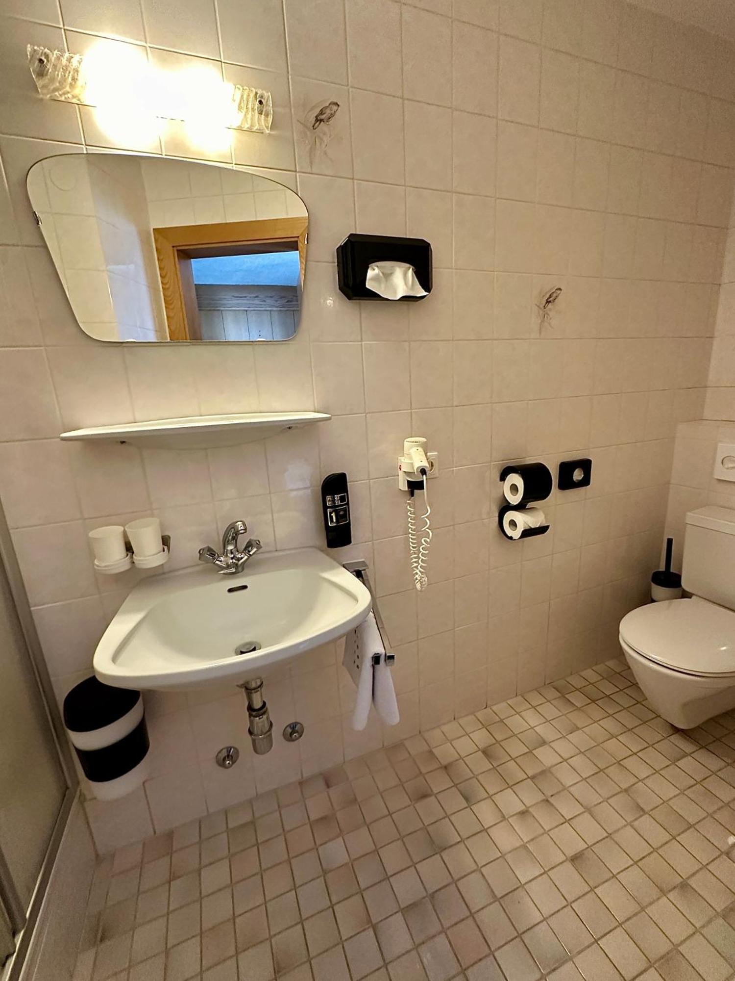 Hotel Zirbenhof Sankt Leonhard im Pitztal Room photo