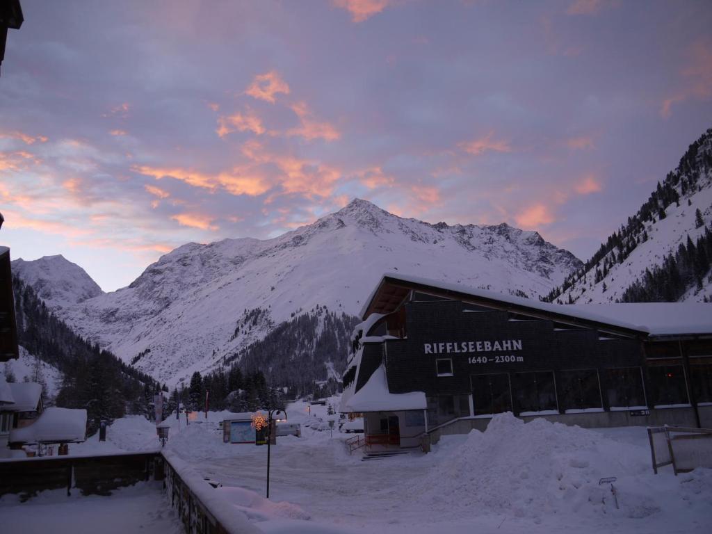 Hotel Zirbenhof Sankt Leonhard im Pitztal Exterior photo
